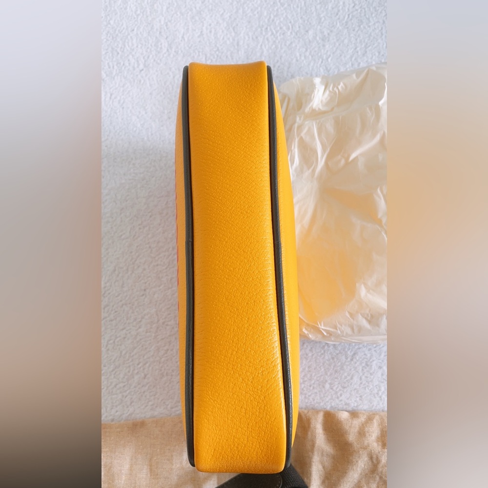 Authentic Gucci 100 Centennial music is mine yellow leather Waist bag belt bag - Picture 10 of 16